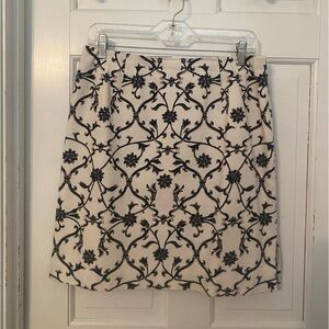 Talbots Petites Cream Skirt w/ Black Floral Design sz 12